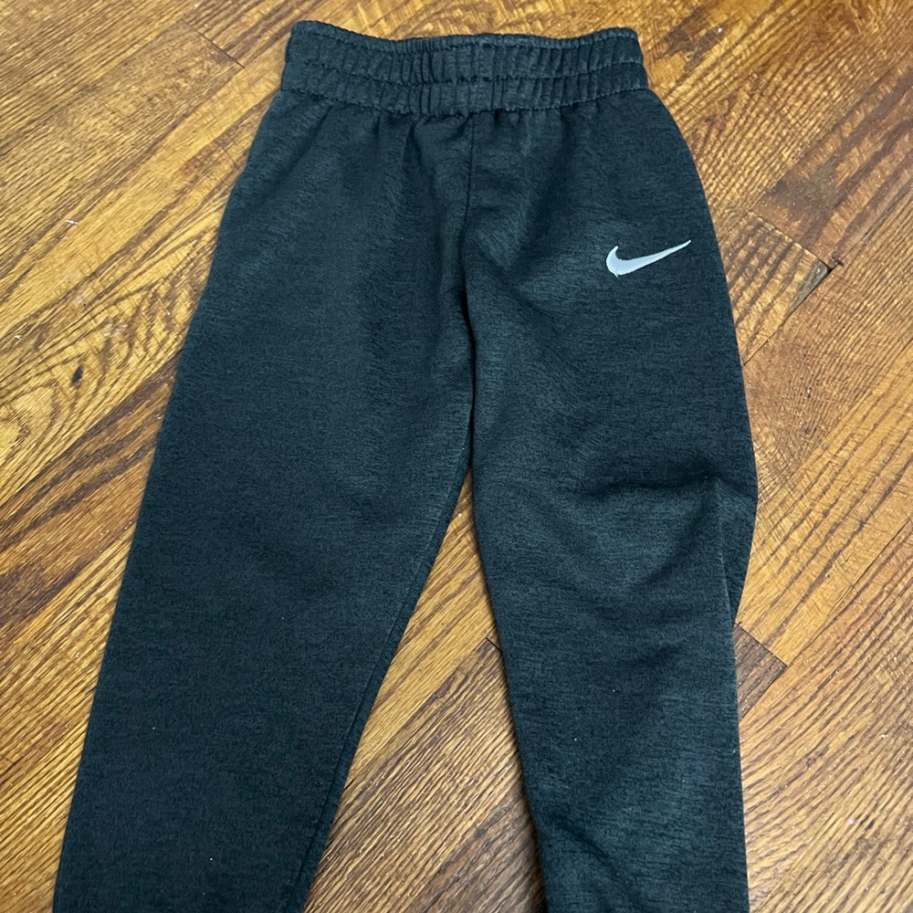 Boys Nike joggers 4T